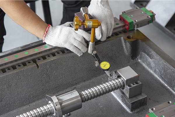 機床是線軌(gui)好還是硬軌好(hao)？